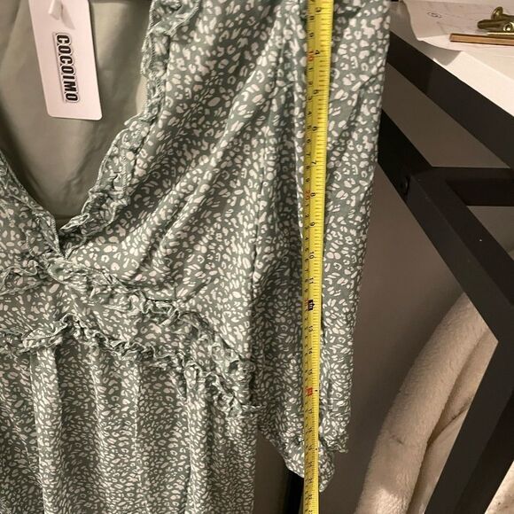 Ruffled Long Sleeve Green and White Dress - Picture 7 of 12